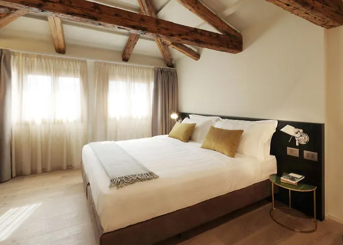 Palazzina Riva 아파트 *