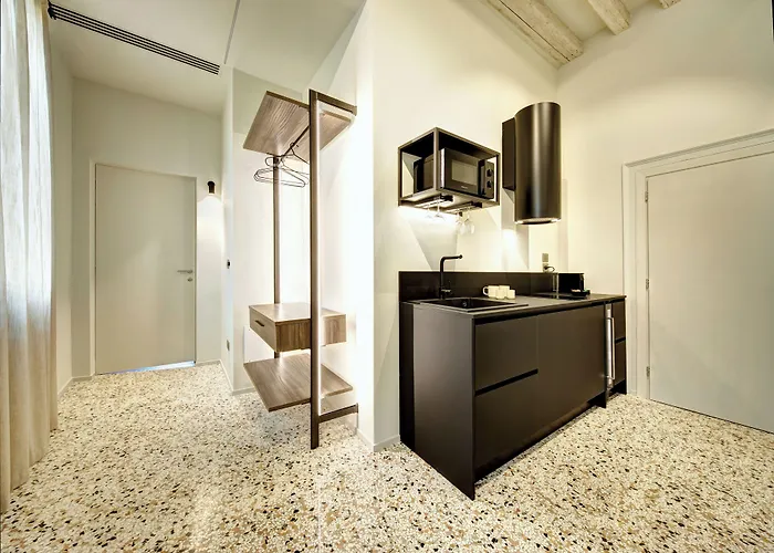 Palazzina Riva 아파트 *